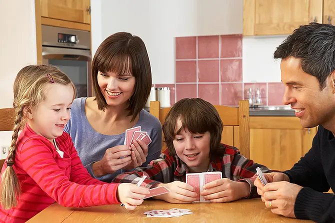 Top 10: Pourquoi la Belote est-elle le meilleur jeu de cartes au monde ? Top 10: Pourquoi la Belote est-elle le meilleur jeu de cartes au monde ?