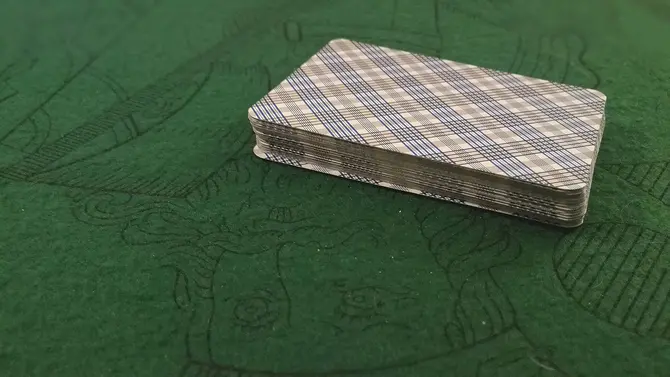 5 bonnes raisons de se mettre à la Belote 5 bonnes raisons de se mettre à la Belote