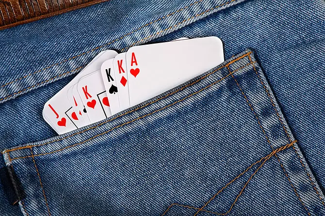 Top 10: Pourquoi la Belote est-elle le meilleur jeu de cartes au monde ? Top 10: Pourquoi la Belote est-elle le meilleur jeu de cartes au monde ?